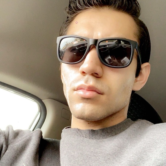 Meet your Posher, Richard Chevez - Picture 10 of 10